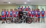  Se han presentado los equipos ciclistas de Vicente Ferrer en la Clnica Tecma de Alzira