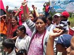 Una entrega de tierras alegre y triste en Guatemala