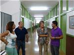 El Ayuntamiento de Benifai pinta las instalaciones del CEIP Trulls a travs de un Plan de Empleo