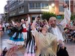 Centenars de balladors inunden els carrers dAlginet en el II Aplec de Danses