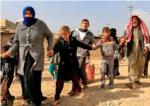 Cientos de civiles huyen de Mosul para escapar de los combates