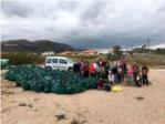 Cullera retira dues tones de plantes invasores a la platja del Dosser