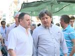 El conseller de Gobernacin acompa al candidato del PP de Algemes en su visita por el mercado