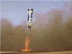 El fundador de Amazon logra hacer aterrizar el primer cohete espacial reciclable