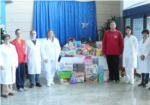 El Hospital de La Ribera entrega a Cruz Roja cerca de 50 juguetes para nios desfavorecidos
