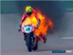 El piloto de Llombai Xavi Fors se ve envuelto en llamas en el Gran Premio de Aragn de Superbike