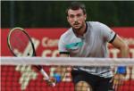 El tennista alzireny Pedro Martnez simposa en l'ATP Challenger de Marbella 2020