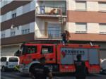 Els bombers rescaten a una dona a l'Alcdia que va quedar atrapada en un segon pis