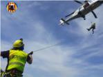 Els bombers rescaten amb helicpter a una senderista lesionada en la zona de Les Fontanelles de Corbera
