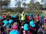 Els escolars de Guadassuar commemoren el Dia del Arbre amb una visita a la Garrofera