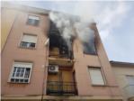 Fins a sis dotacions del bombers actuen per a extingir un incendi en una vivenda a Algemes