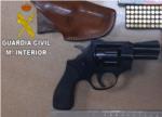 La Gurdia Civil det a un home a Fortaleny per tinena illcita d'armes i possessi de drogues