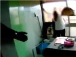 La Polica Nacional impide que un hombre se arrojase por la ventana de su domicilio en Madrid (vdeo)