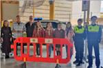 La Policia Local de Sueca cedeix a les comissions material per a senyalitzar amb seguretat els canvis en el trnsit amb motiu dels actes fallers