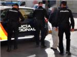 La Policia Nacional det a Alzira a un home per sostraure objectes de l'interior de 14 vehicles