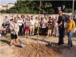 Riola planta un arbre en commemoraci del 30 aniversari dagermanament amb Fabrgues