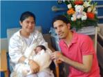 Un xiquet de pares veneolans residents a lAlcdia ha sigut el primer naixement del 2020 a l'Hospital de la Ribera