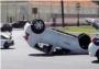 Accidente en Cullera, un coche choca contra una rotonda y vuelca