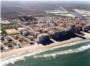 El servicio de limpieza del Consell mejora las condiciones del agua en playas de El Perell y Cullera