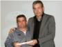 El guanyador del V Concurs de Betlems d'Alginet cedeix el premi a una famlia del poble