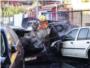 Aparatoso incendio en un taller de Alzira en el que se ven afectados cinco coches
