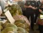 Cullera inspeccionar els comeros per comprovar els orgens dels melons