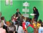 Els xiquets d'Almussafes aprenen valors amb el llibre de l'escriptora local M Carmen Sez