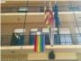 La bandera de l'orgull gai ondeja en el balc de l'Ajuntament d'Almussafes
