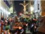 La imagen del Cristo Crucificado en la Agona sigue emocionando en su viacrucis por las calles de Alzira
