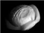 La NASA publica imgenes de Pan, la extraa luna de Saturno, con forma de 