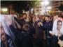 Los grupos polticos de Alzira inician la campaa electoral con la pegada de carteles