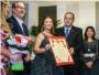 Lourdes Burgos y Aitana Carb recibieron el nombramiento oficial de falleras mayores de Alzira 2018