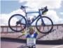 Mario Bou, de Guadassuar, participa en la Barcelona-Perpi-Barcelona, una de las pruebas de ciclismo ms duras