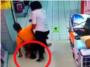 Un padre mata accidentalmente a su hijo mientras jugaban en un supermercado