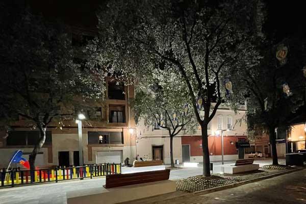 La nova plaça de Sant Domènec a Sueca llueix el seu nou aspecte renovat, segur i accessible per a tota la població