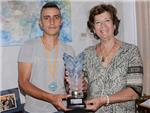  La alcaldesa de Carlet recibi ayer a Adrin Buitrago, Campen de Espaa de Pesca U23