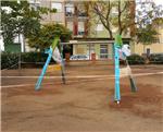 Benifai inicia el canvi de mobiliari deteriorat als parcs infantils
