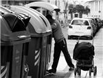 El Ayuntamiento de Alzira multa a un indigente por rebuscar en la basura