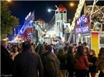 Las falleras mayores de Alzira inauguraron ayer oficialmente la Feria de Navidad