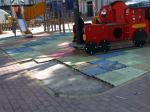 Los parques infantiles de Alzira siguen deteriorándose y nadie se da por enterado