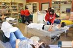  35 estudiantes de Carlet participaron ayer en una jornada especial de donacin de sangre