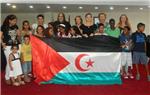 Bastidas recibe a los 11 niños y niñas saharauis que pasan el verano en Alzira