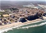 El servicio de limpieza del Consell mejora las condiciones del agua en playas de El Perelló y Cullera