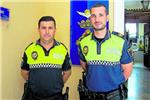 Juan Llopis y Vicente Escrivá, policías locales de Cullera, socorrieron al deportista que sufrió un infarto
