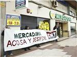 CNT y extrabajadores de Mercadona vuelven a concentrarse en Alzira para denunciar los despidos irregulares