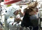 Un astronauta, a punto de ahogarse por un fallo en su traje durante un paseo espacial