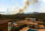 Un incendio forestal quema una zona de pinar en Montroi