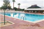 El PSPV de Corbera denuncia el uso de la piscina fuera de su horario de apertura