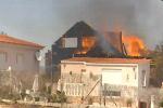 Dos casas quemadas y 30 familias desalojadas por un incendio forestal en Montroi