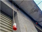 Foto - Denuncia | Cables de luz colgando en una calle de Alzira
